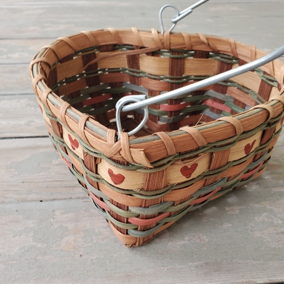 Heart Wicker Basket 4"x8" Vintage Rattan Boho Raffia Straw Handle Cottagecore - Picture 6 of 8
